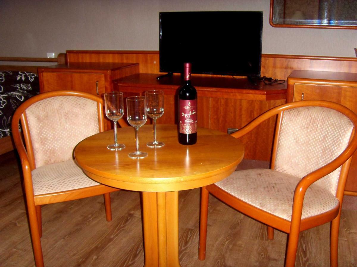 Hotel Nadikvari Tbiliszi Kültér fotó